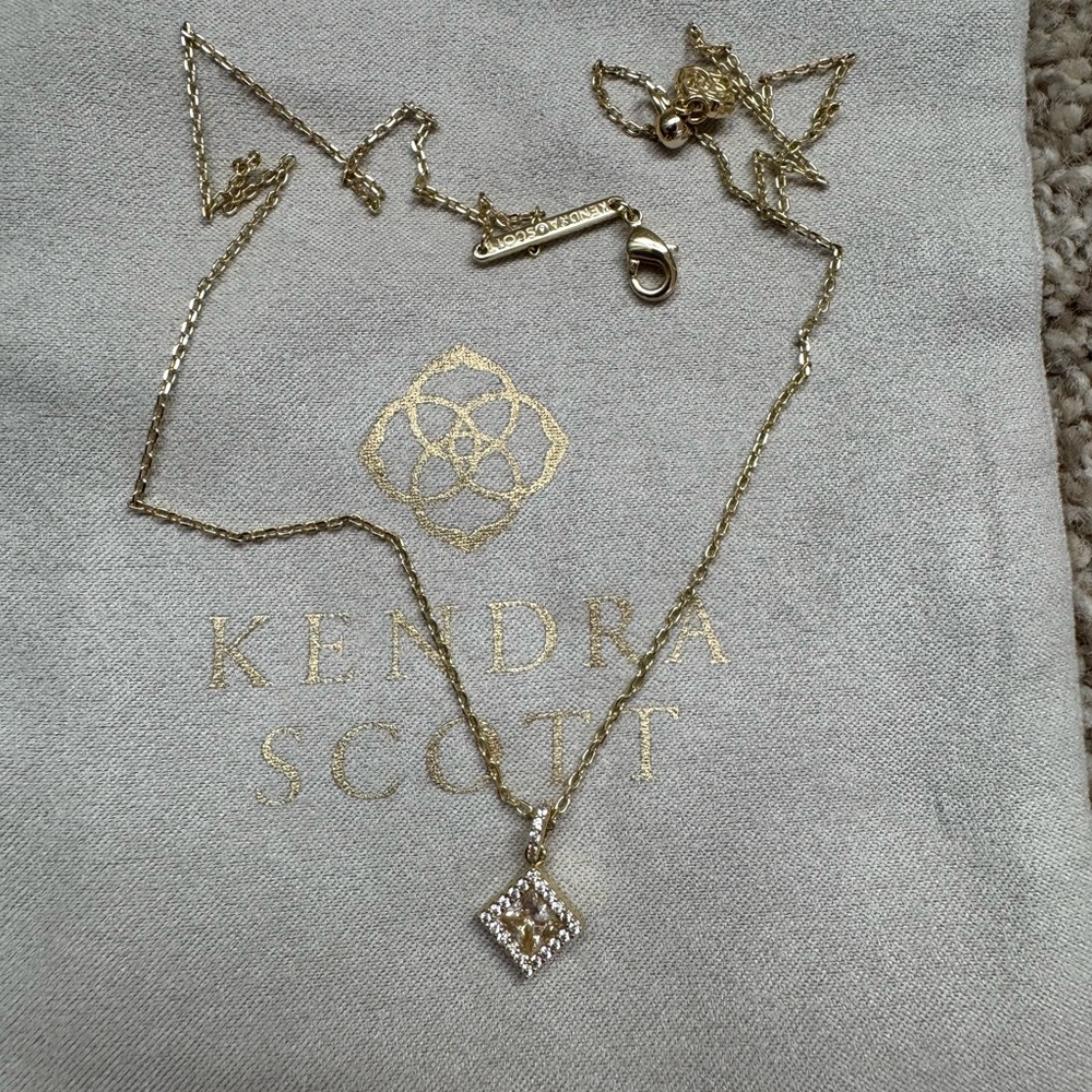 Kendra Scott Gold Necklace with Pendant